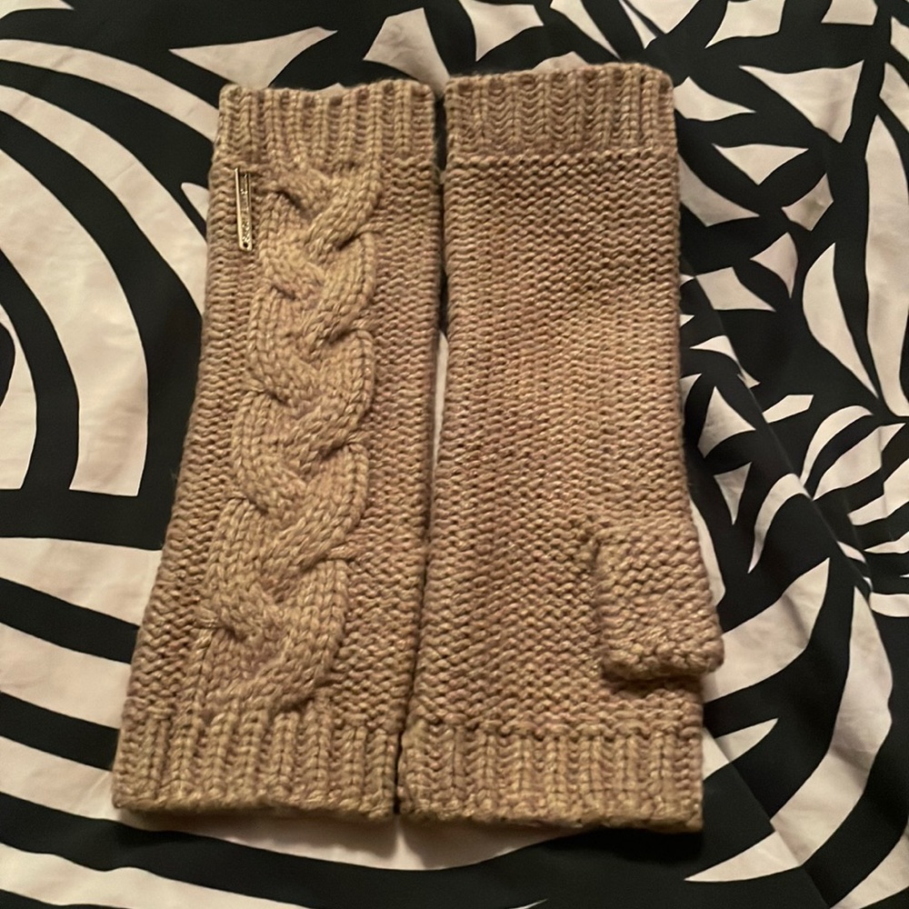 Michael Kors Patchwork Cable Knit Arm Warmer Fing… - image 4